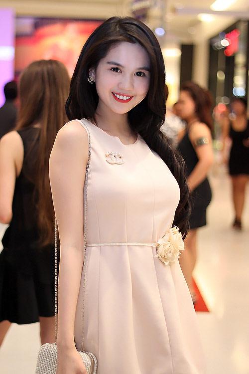 Chọn váy đẹp mùa xuân hè cho cô nàng da ngăm ngăm đen  Thời trang  Việt  Giải Trí